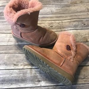 Pink button uggs